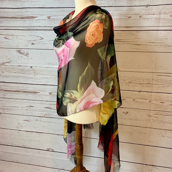 NWT DOLCE & GABBANA 100% Silk Scarf Wrap w/ Roses - Picture 5 of 7